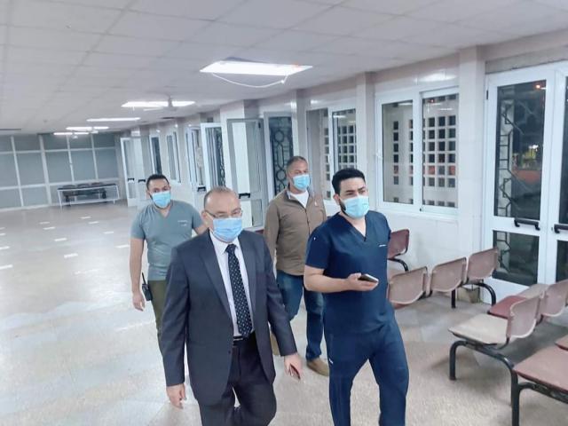 عميد طب أزهر أسيوط يتفقد المستشفى الجامعي فى زيارة مفاجئة