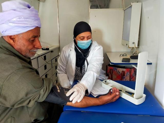 صحة الشرقية:توقيع الكشف الطبي على ١٢٠٠ مريض بصان الحجر ضمن مبادرة حياة كريمة