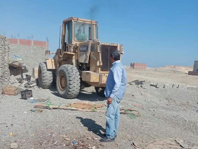 رفع القمامة والمخلفات الصلبة بمدينة مرسى علم 