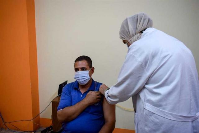 محافظ أسيوط يعلن اطلاق اكبر حملة لتطعيم المواطنين ضد فيروس كورونا