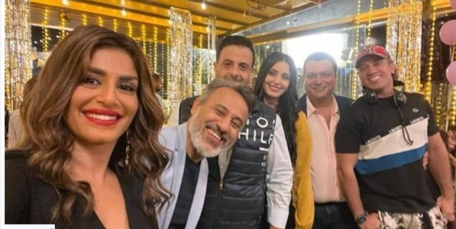 مسلسل ورا كل باب حكاية سكر مر