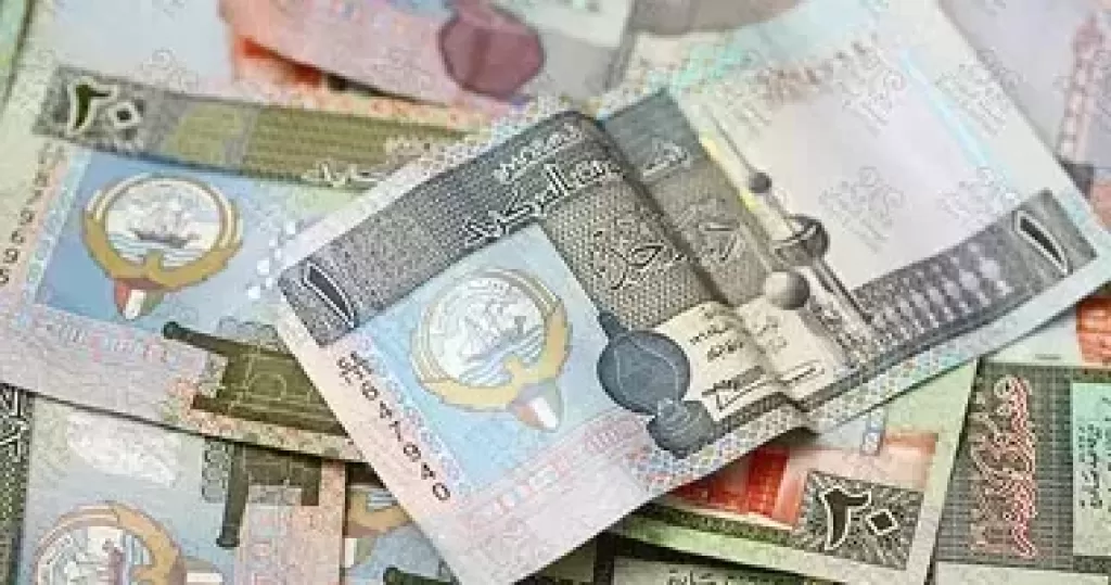 تعرف على سعر الدينار الكويتى  فى البنوك المصرية مقابل الجنيه