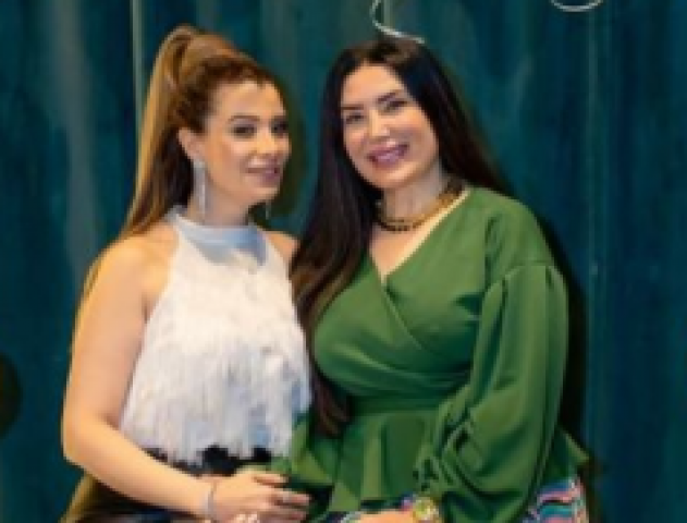 عبير صبري وشقيقتها