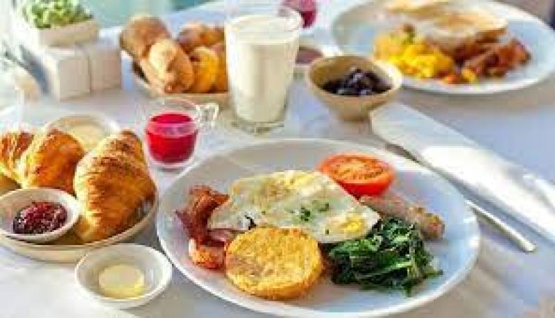 تأخير وجبة الإفطار ساعتين يزيد من معدل حرق الدهون والتدمير الذاتى للخلايا الضارة