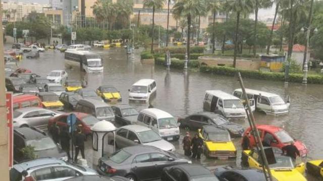 شلل مروري بالإسكندرية بسبب مياه الأمطار