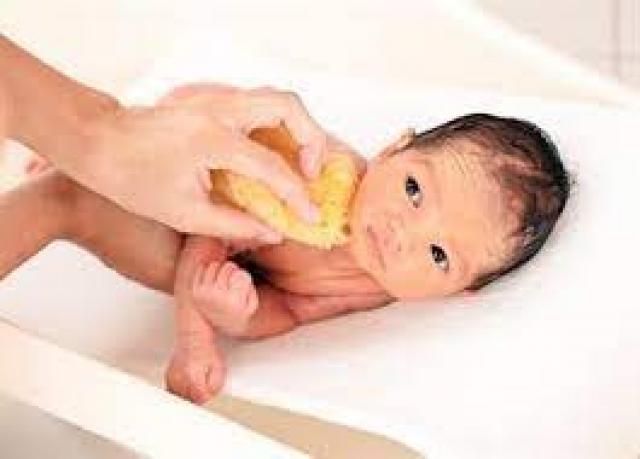 دليل استحمام الرضع والصغار والمراهقين