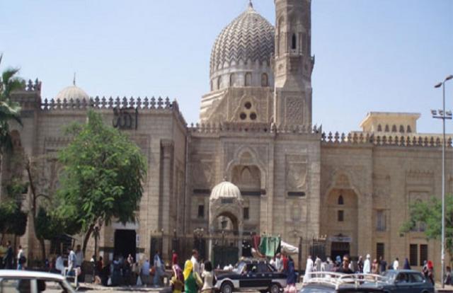 محافظة القاهرة تواصل أعمال تطوير شارع التونسي في السيدة زينب