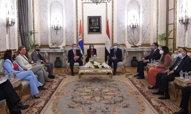 رئيس الوزراء خلال استقبالة رئيس البرلمان الصربي