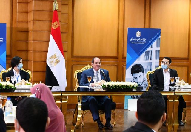 الرئيس السيسى يؤكد حرص الدولة على الارتقاء بمستوى الجامعات الحكومية