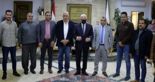 محافظ جنوب سيناء يبحث مع وفد وزارة المالية تعزيز حوكمة الإجراءات المالية