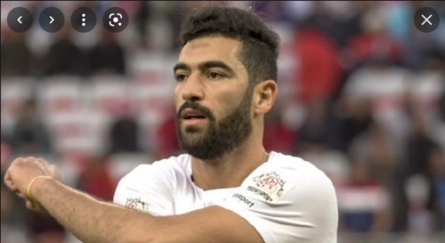 ياسين مرياح يغادر مباراة مصر وتونس مصابا