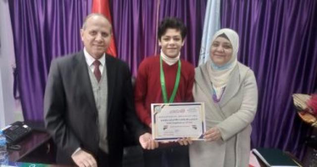 محافظ كفر الشيخ يشيد بضم طفل للمنتخب القومي لحصول على بطولة الجمهورية