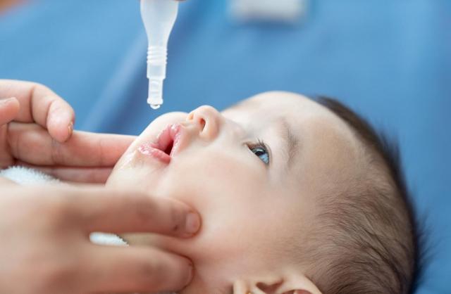 ”الصحة”: تطعيم أكثر من 8 ملايين طفل ضد شلل الأطفال خلال اليوم الأول من الحملة