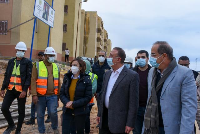 محافظ الإسكندرية يتابع مشروعات البنية التحتية فى قرى حياة كريمة.. صور