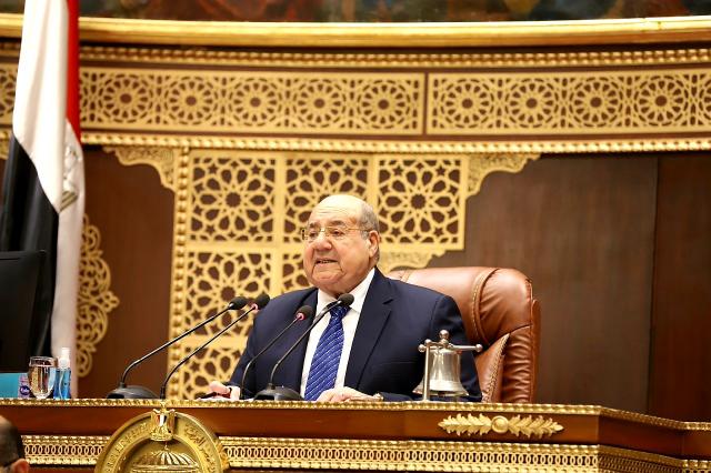 عبد الرزاق يفتتح أعمال الجلسة العامة للشيوخ لمناقشة قانون العمل