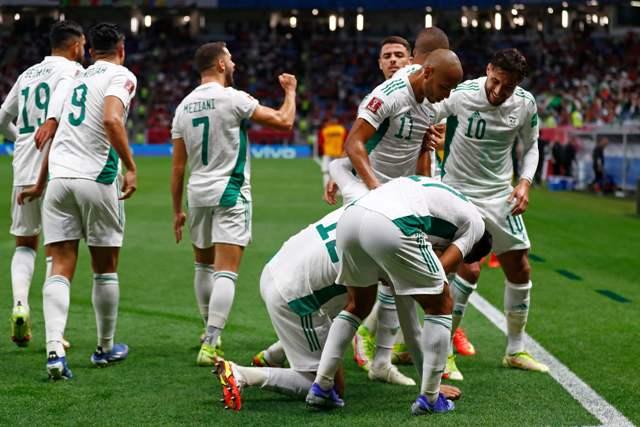 منتخب الجزائر يؤجل سفره إلى الكاميرون للمشاركة في كأس إفريقيا