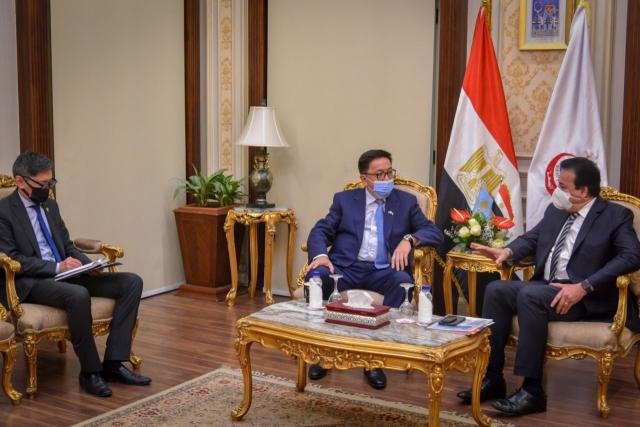 ”عبد الغفار” يبحث مع السفير الكازاخستاني لدى مصر سبل التعاون في مجال تصنيع لقاحات كورونا