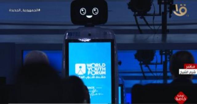 روبوت أمام الرئيس السيسي بافتتاح منتدى الشباب: ”نطبق الإجراءات الوقائية بدقة”