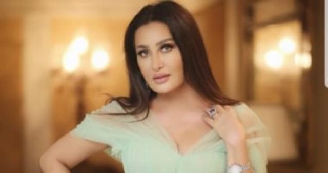 الفنانة لطيفة