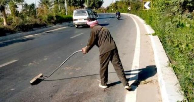 مدينة الأقصر تواصل أعمال النظافة بالأحياء ورفع 15 طن مخلفات قمامة وأتربة بالشوارع