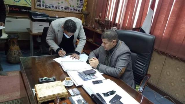 رئيس مدينة أشمون يستجيب لمطالب 70 مواطن بأشمون