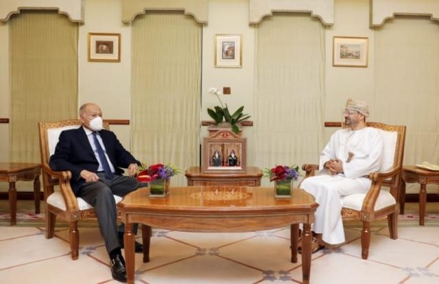 الأمين العام مع وزير خارجية عمان