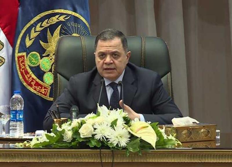 وزير الداخلية يهنئ الضباط والأفراد والمجندين بالعام الميلادي الجديد