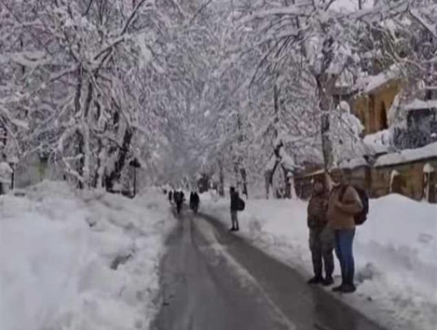 أثار العاصفة ياسمين على لبنان