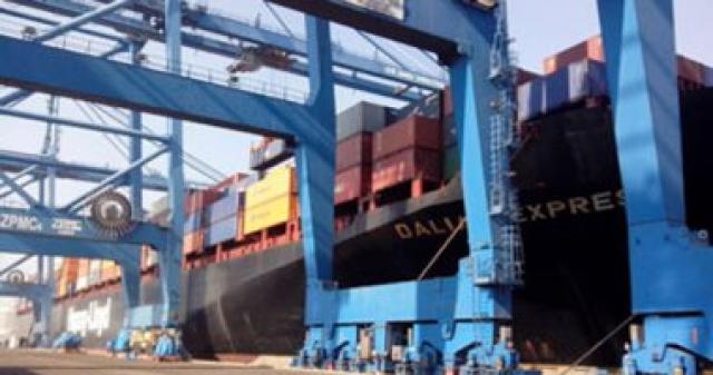 ميناء الإسكندرية يستقبل 127 ألف طن بضائع واستمرار حركة الشحن والتفريغ