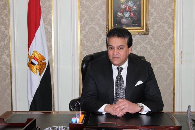 وزير التعليم العالي والقائم بأعمال وزيرة الصحة