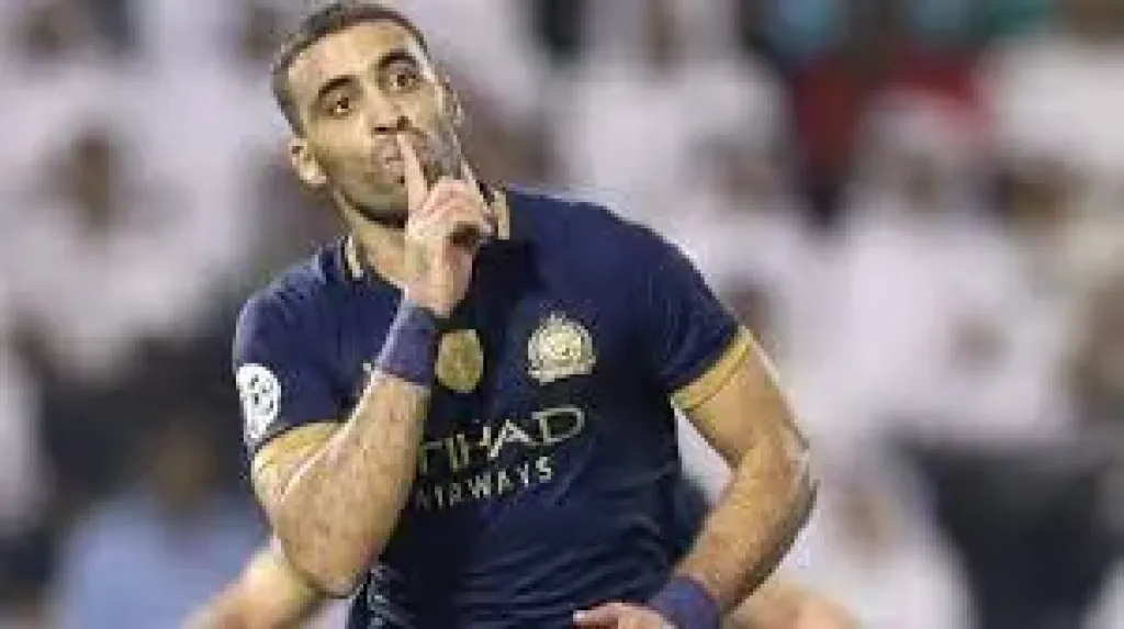 هل  يغادر عبد الرزاق حمد الله صفوف الشباب؟