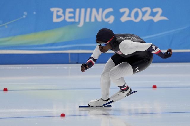 الأمريكية جاكسون تتوج بذهبية التزلج السريع للسيدات بأولمبياد بكين