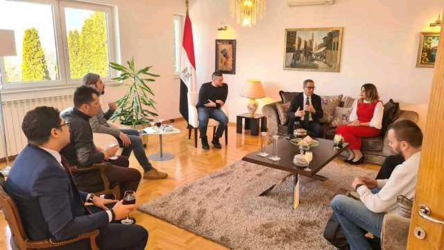 سفير مصر بالبوسنة خلال لقائه بأعضاء البعثة الترويجية