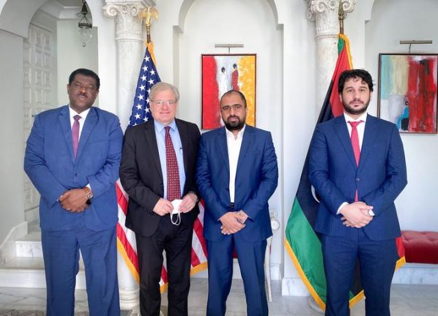 السفير الأمريكي لدى ليبيا ريتشارد نورلاند مع أعضاء تكتل فزان