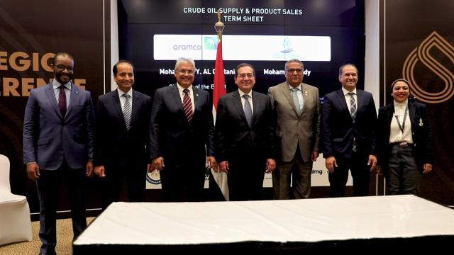  توقيع عقد إستيراد زيوت أساسية بين الهيئة المصرية العامة للبترول و شركة لوبريف السعودية