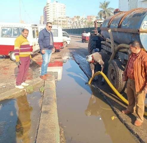استمرار سحب مياه الامطار من شوارع محافظة الشرقية 