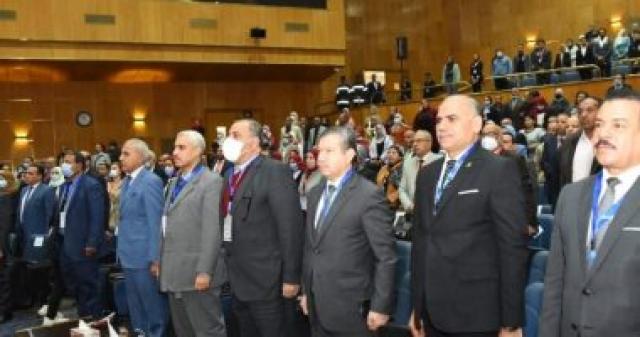 رئيس جامعة حلوان خلال مؤتمر التنمية والبيئة بالوطن العربي