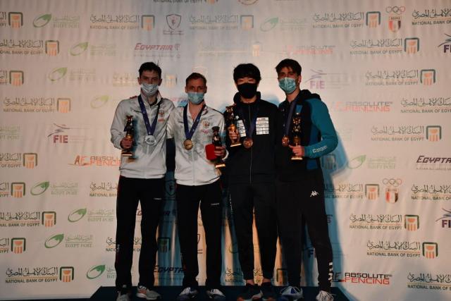 روسيا تتوج بذهبية وفضية الفردي لكأس العالم لسلاح الشيش