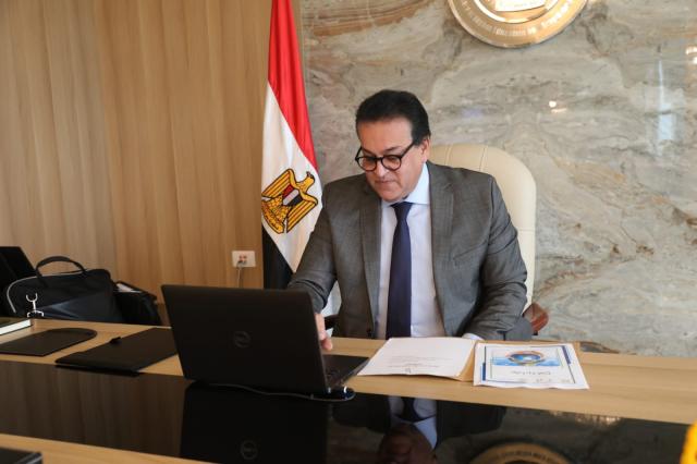 وزير التعليم العالي يستعرض تقريرًا حول أعمال إنشاءات وتجهيزات جامعة شرق بورسعيد