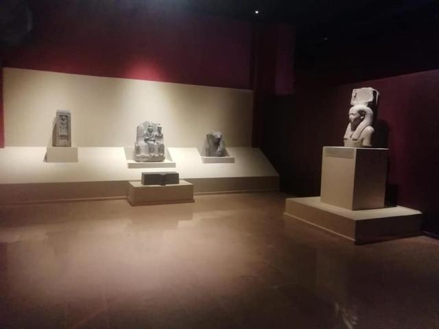 عرض تمثال ”أمنحتب بن حابو ” أشهر معماري في مصر القديمة بمتحف الغردقة (صور)