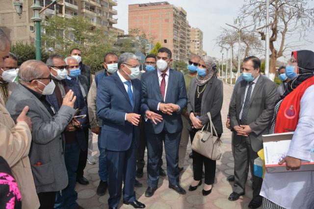 محافظ المنيا يشهد بدء حملة طرق الأبواب