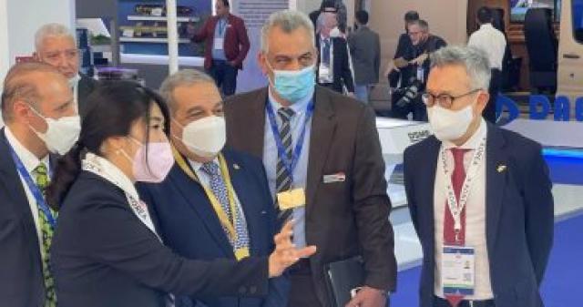 وزير الدولة للإنتاج الحربي يزور جناح "Hyundai Rotem" الكورية بمعرض السعودية