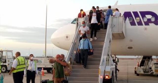 وصول السياح لمطار مرسى علم - ارشيفية