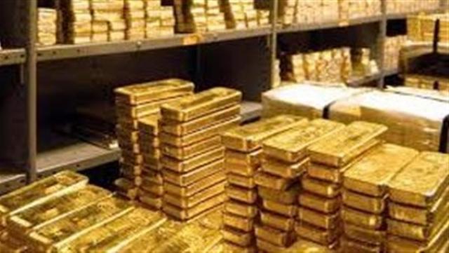 الذهب العالمي ينخفض محققا مكاسب أسبوعية