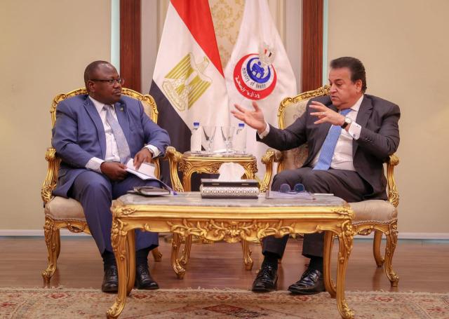 وزير الصحة يستقبل سفير دولة زامبيا لدى مصر لبحث أوجه التعاون بين البلدين (صور)