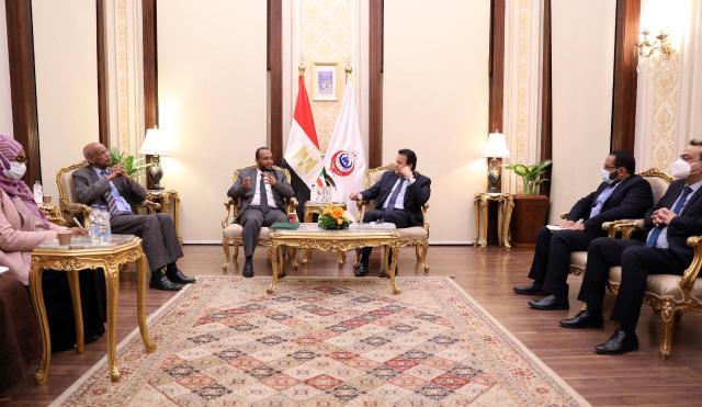 وزير التعليم العالي والقائم بأعمال وزير الصحة ونظيره السوداني