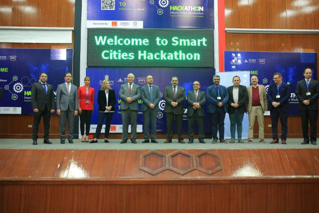 جامعة بنها تُكرم الفرق الفائزة في أول هاكاثون للمدن الذكية 