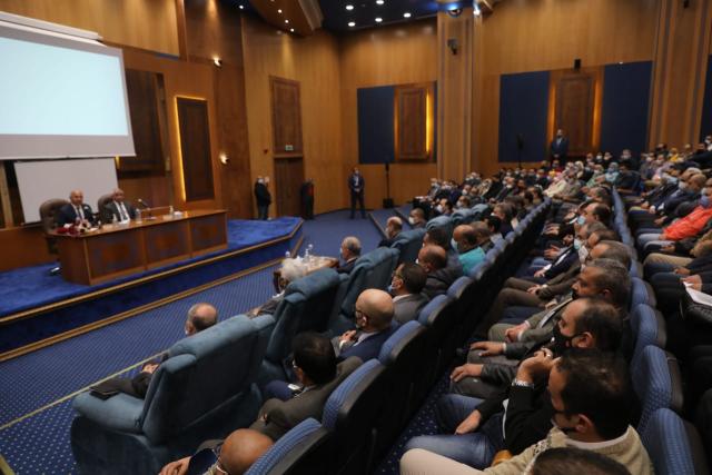 خلال زيارة وزير النقل لميناء الإسكندرية