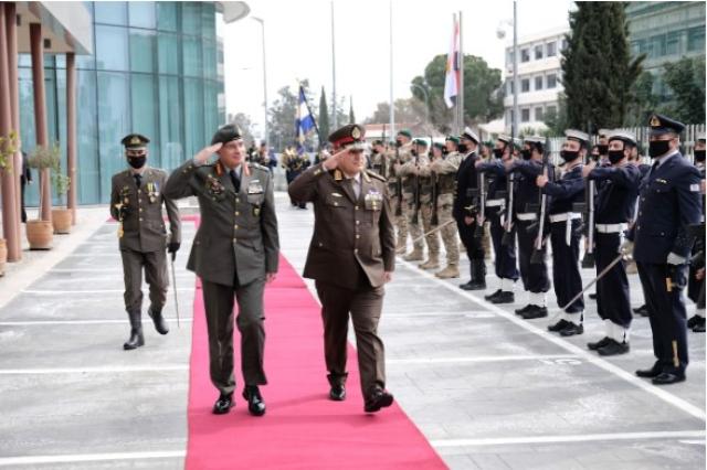 رئيس الأركان يعود إلى أرض الوطن بعد إنتهاء زيارته الرسمية لجمهورية قبرص