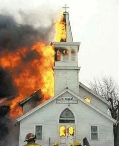 حريق فى كنيسة - ارشيفية